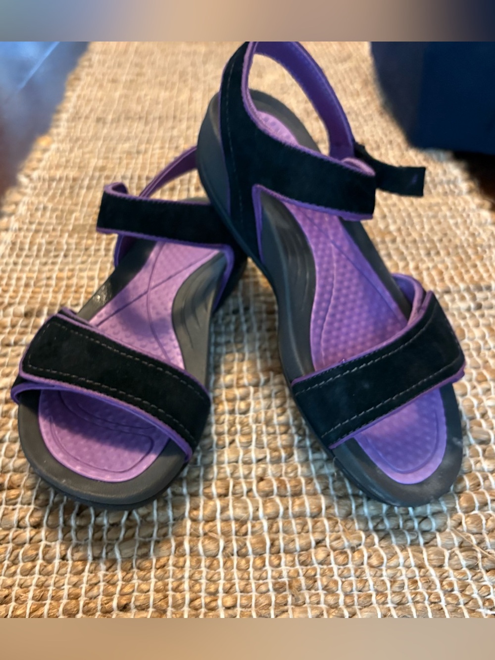 Dansko Kami Black & Purple Sport
Sandals Size 37 / US 6.5
Like New in Orig Box